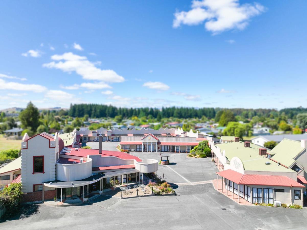 The Village Inn Hotel Te Anau Exterior foto